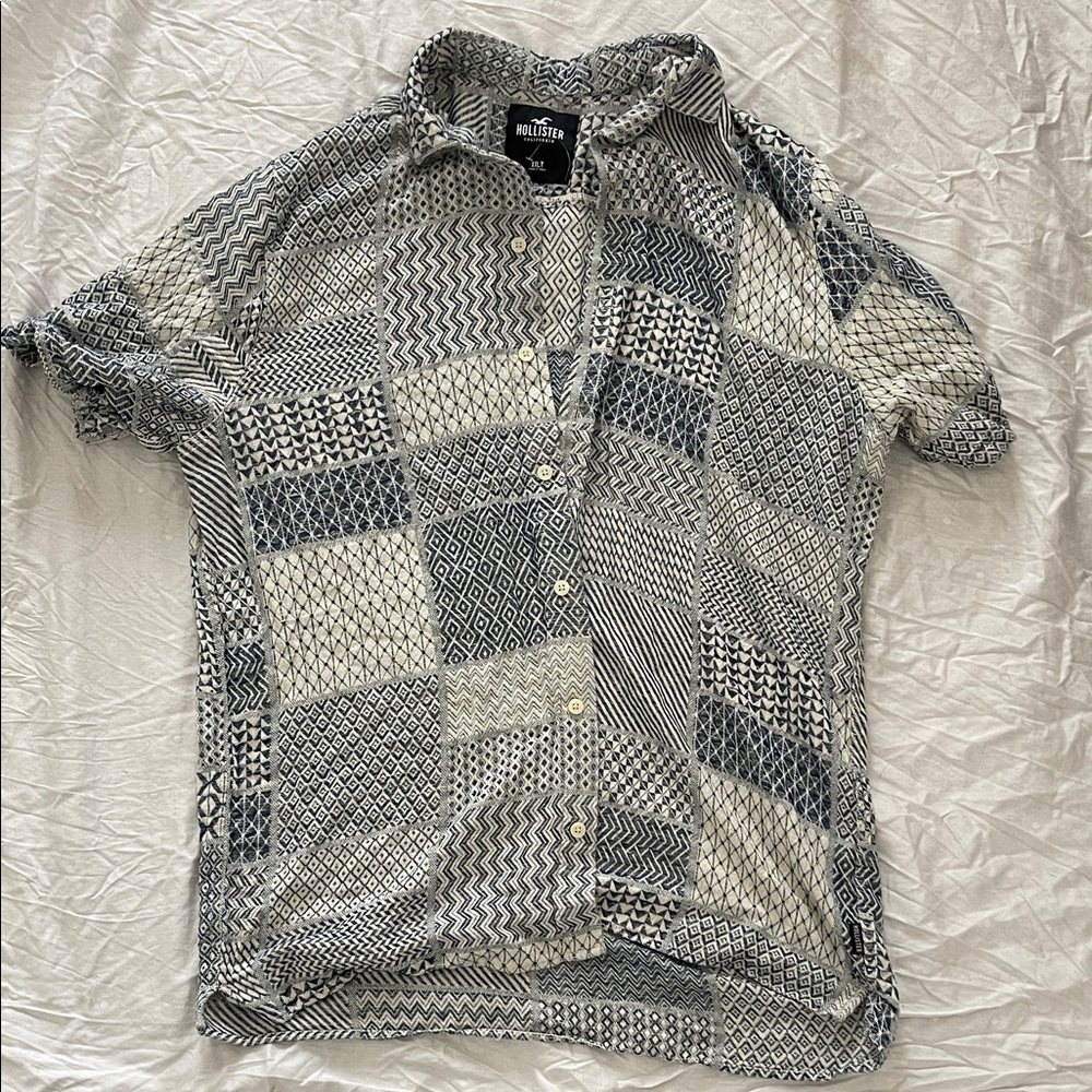 Hollister Men's Casual Black and White Patterned Shirt